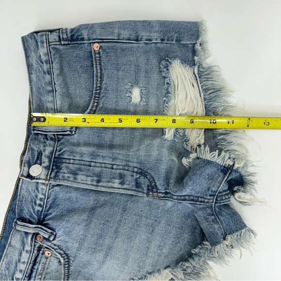 We The Free People Distressed Fringe Hem High Waisted Cutoff Jean Shorts Size 27 - Picture 15 of 16